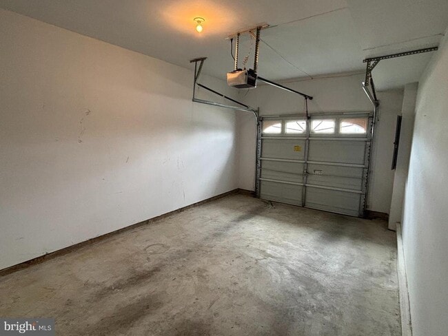 Building Photo - 301 Klee Dr