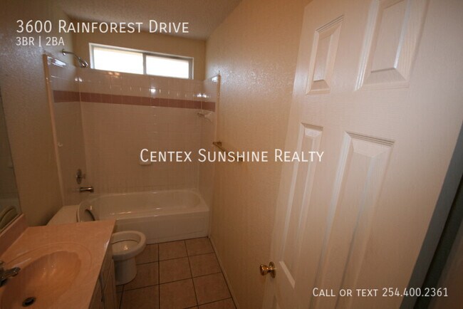 Building Photo - 3600 Rainforest Ln