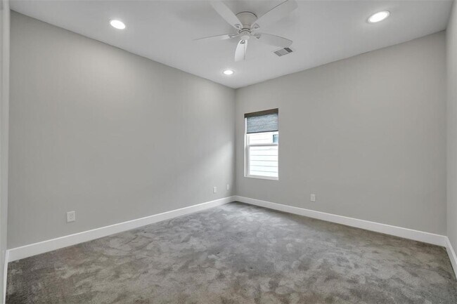 Building Photo - 2623 Hutchins St