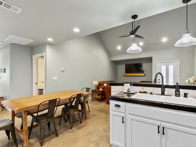 Building Photo - 6301 Hunterwood Dr