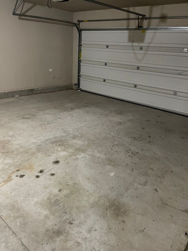 Building Photo - Three Bedroom Home Available for Lease in ...