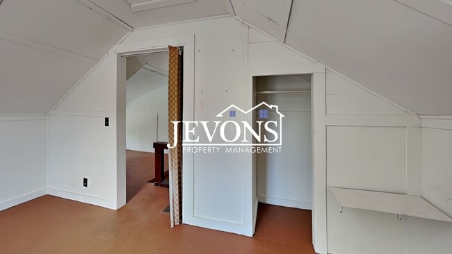 Building Photo - Charming 5-bedroom home near shopping, parks, and University of Puget Sound - Minutes from Cheney...