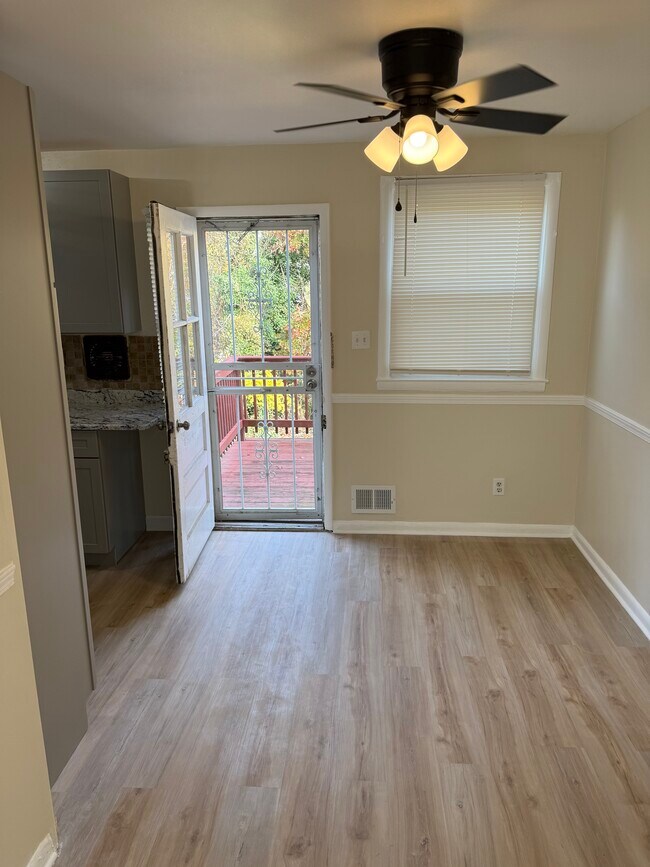 Kitchen / Deck - 828 Maury Ave