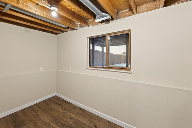 Building Photo - 1875 Shawnee Dr