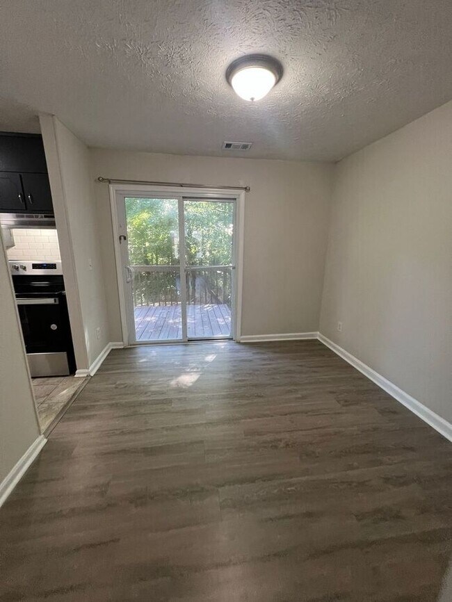 Building Photo - 2 bedroom 2.5 bath in the Lawrenceville area!