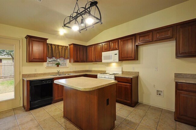 Building Photo - 1109 Fossil Cove