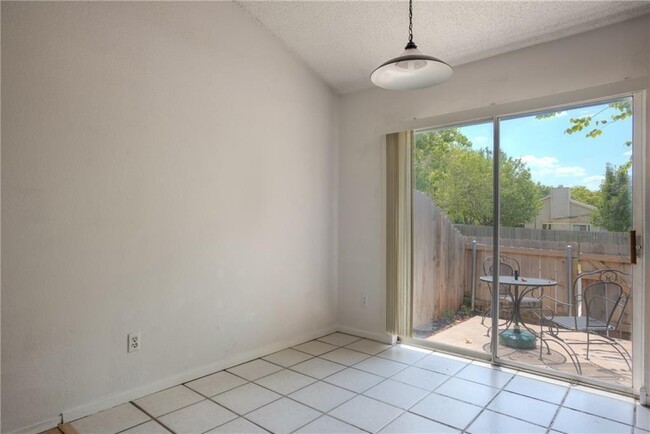 Building Photo - 1015 E Yager Ln