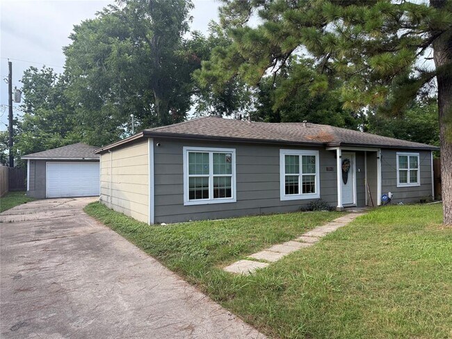 Primary Photo - 4121 Clover St