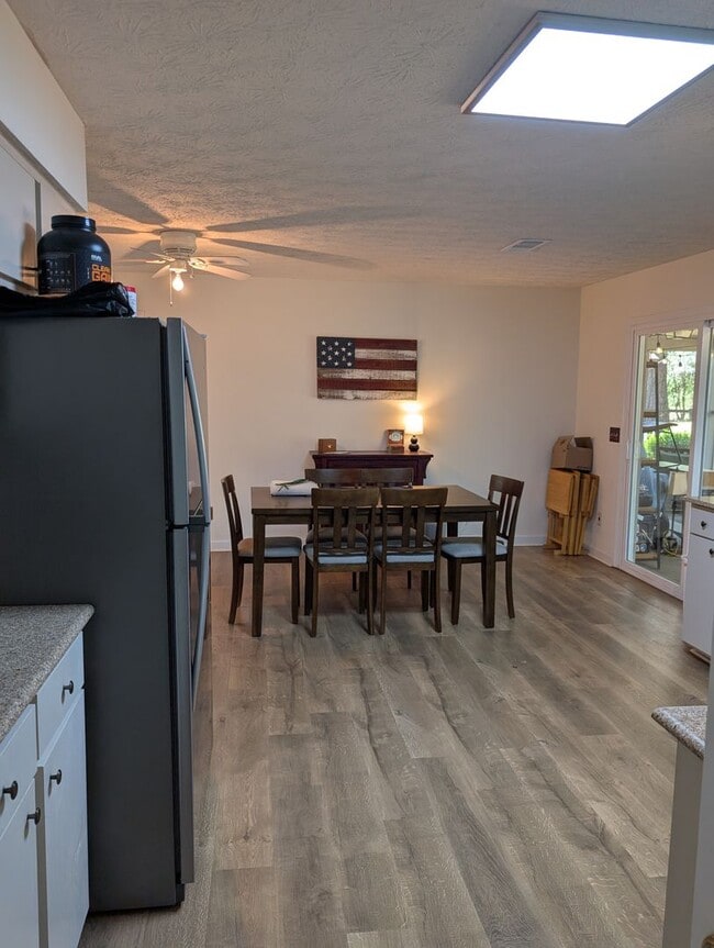 Building Photo - 940 Tacoma Dr