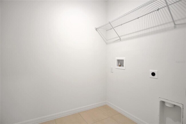 Building Photo - 608 Royal Palm Dr