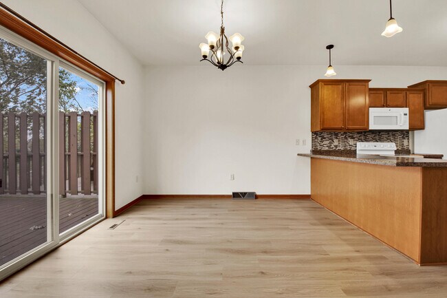 Building Photo - 407 Century Oak Dr