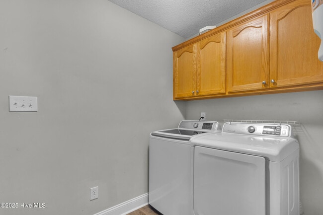 Building Photo - 146 Monterey Cir