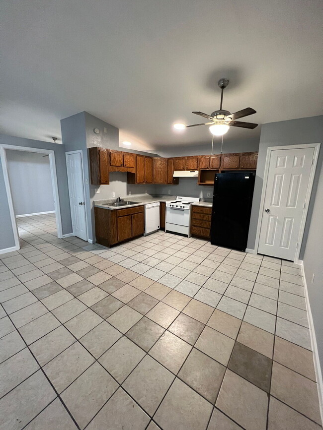Building Photo - **"Charming 1-Bedroom Gem at Parnell Place, Jonesboro – Cozy 500 Sq Ft Living!"**