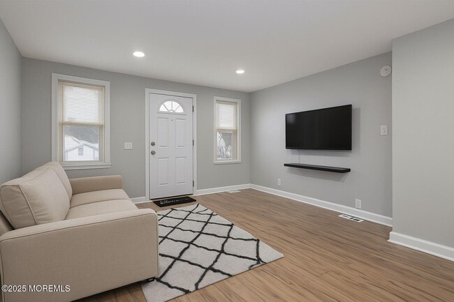 Building Photo - 811 Shore Concourse