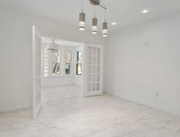 Building Photo - 2 Kitchen Home in Woodhaven