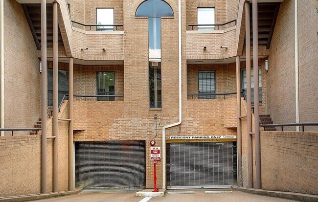 Building Photo - 5210 Weslayan St