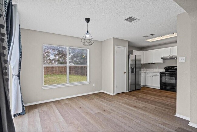Building Photo - 2423 Byfield Dr