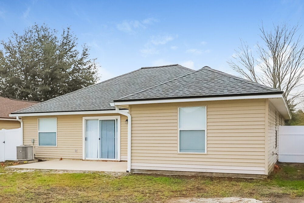 Building Photo - 2704 Creekfront Dr