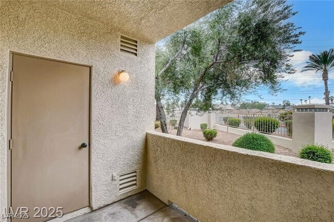 Building Photo - 7400 W Flamingo Rd