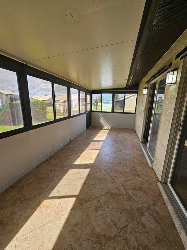 Building Photo - 750 SW Claudia Ave