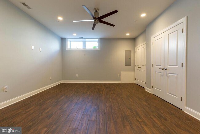 Building Photo - 153 Levering St