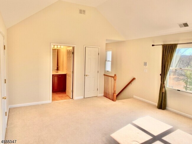 Building Photo - 43 Rosewood Ct