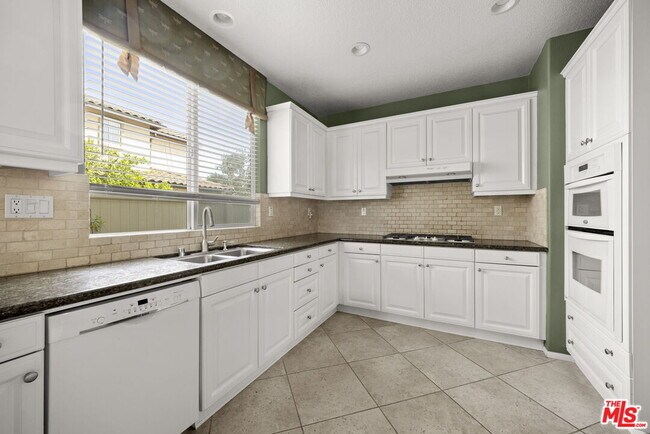 Building Photo - 631 Clearwater Creek Dr