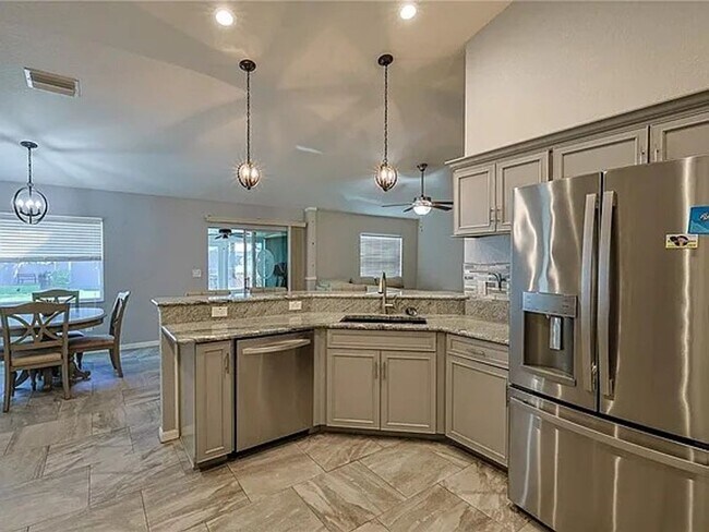 Building Photo - Private Screen in Pool Home 3/2 in Kingsland Country Estates