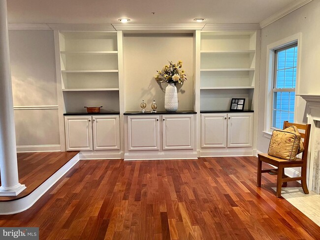 Building Photo - 518 Francis Nicholson Way