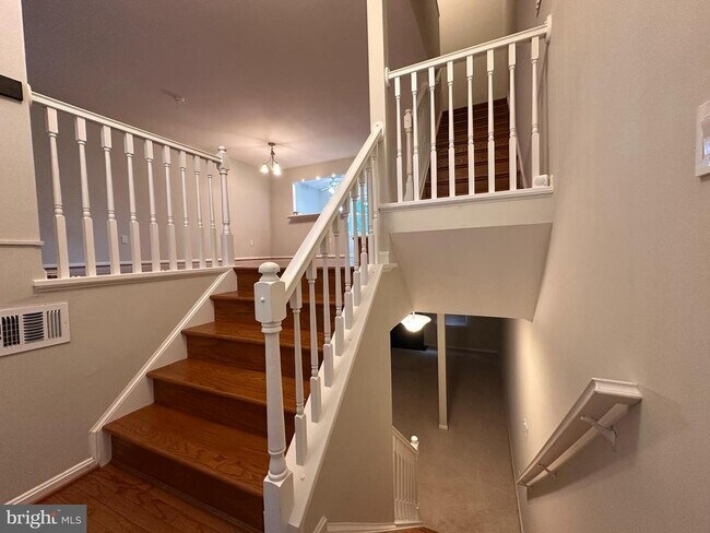 Building Photo - 13 Carriage House Cir