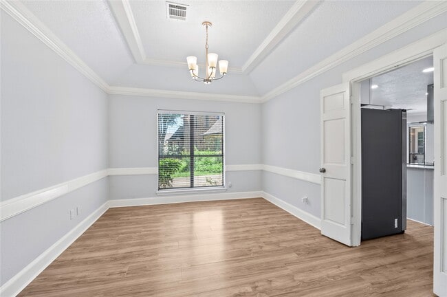Building Photo - 911 Montview Dr