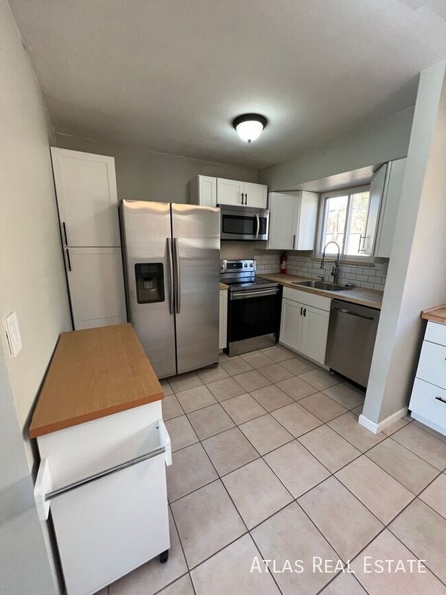 Building Photo - 2720 El Capitan Dr