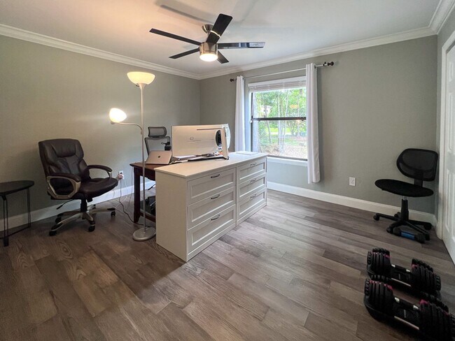 Building Photo - 3BR/2BA POOL HOME in SW Gainesville - avai...