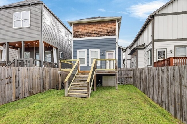 Building Photo - 5509B Louisiana Ave