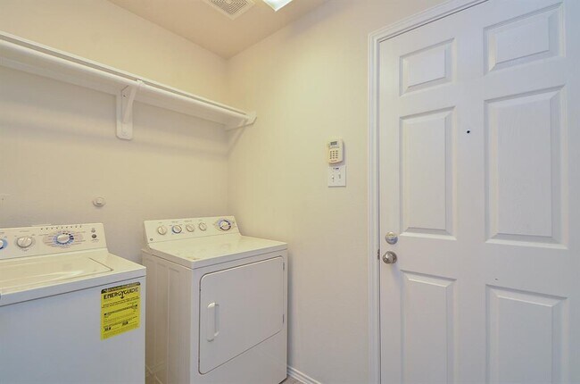 Building Photo - 18135 Sorrell Oaks Cir
