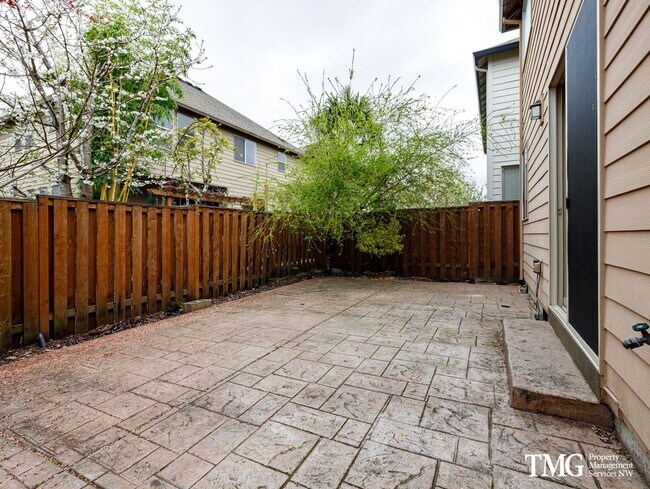 Building Photo - Beautiful 3+br/2.5ba House with office, fenced yard, 2 car garage and AC