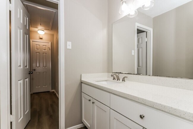 Building Photo - 2406 Heathergold Dr