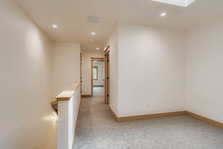 Building Photo - 55 Elati St
