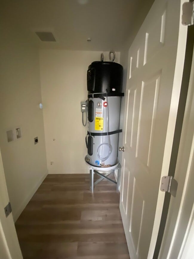 Building Photo - Newley constructed 2 BD 1 BA home in East Bakersfield