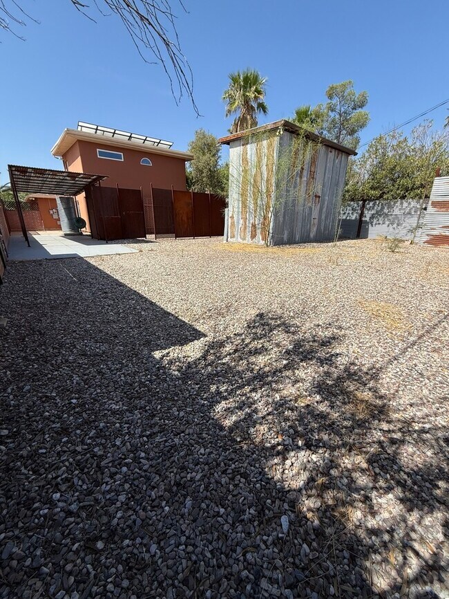 Building Photo - HOUSE FOR RENT
