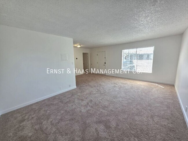 Building Photo - 240 E Burnett St