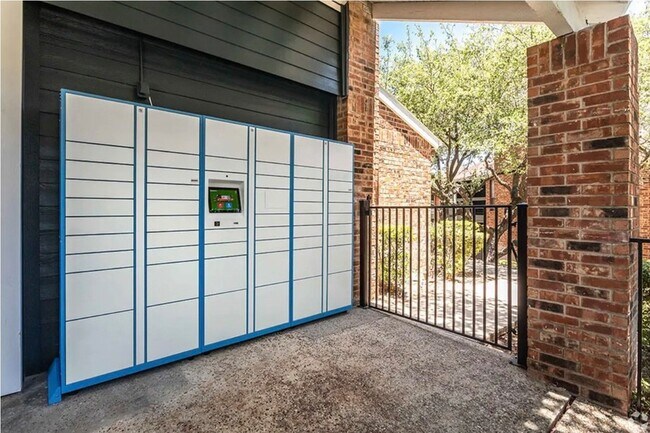 Building Photo - 2170 Thousand Oaks Dr