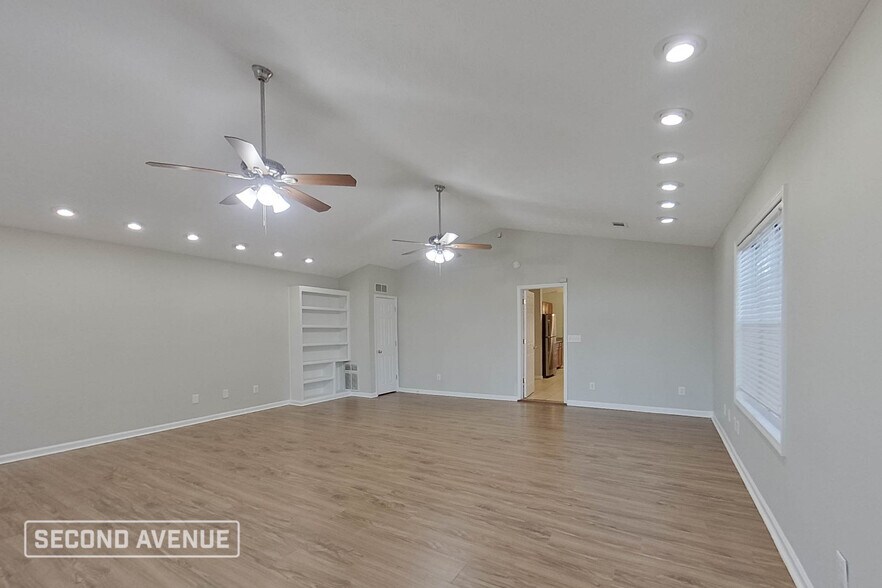 Building Photo - 3703 Windy Hill Dr SE