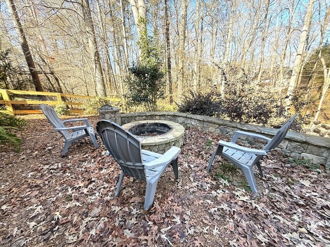 Building Photo - Charming 3 Bedroom Cape Cod