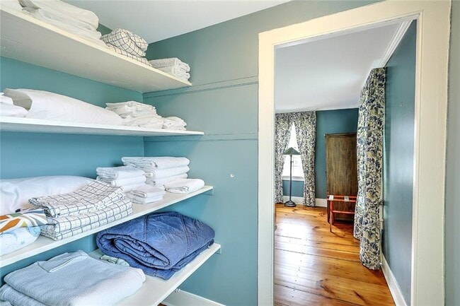 Building Photo - 148 Fogland Rd