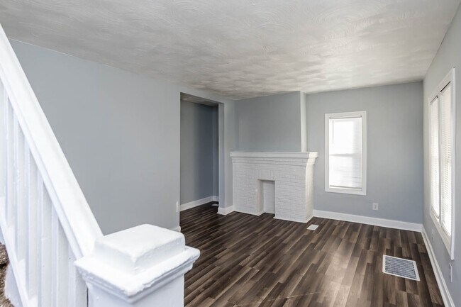 Building Photo - 482 E Jenkins Ave