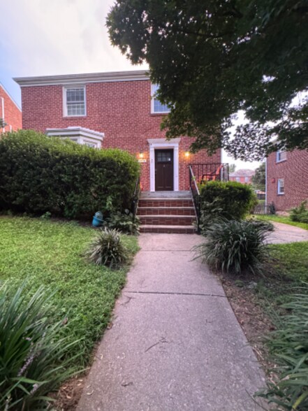 Primary Photo - 2419 Chesterfield Ave