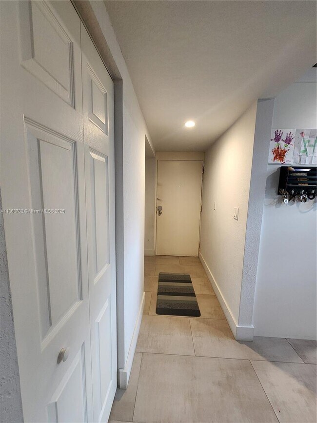 Building Photo - 8419 Forest Hills Dr