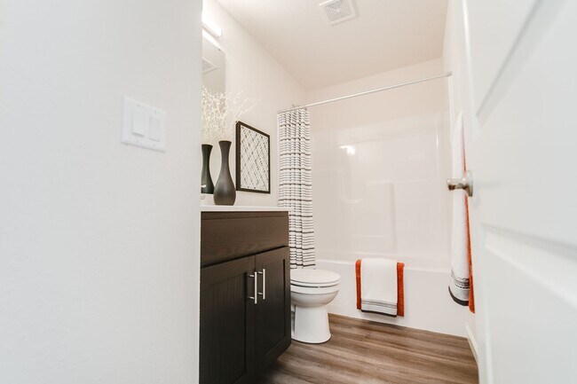 Building Photo - 1447 Pk W Ct