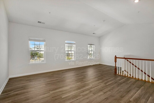 Building Photo - 24676 Hutchinson Farm Dr